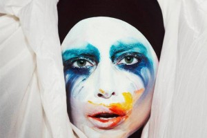 Lady Gaga Debuts Music Video for “Applause” Lady Gaga Debuts Music Video for “Applause”